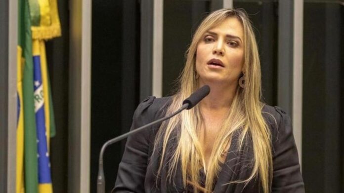 A política costuma revelar suas piores facetas quando os interesses eleitorais de um grupo atropelam as necessidades básicas de toda uma população. Luiz Inácio Lula da Silva optou pelo caminho do confronto e da retaliação orçamentária. contra o povo do DF.