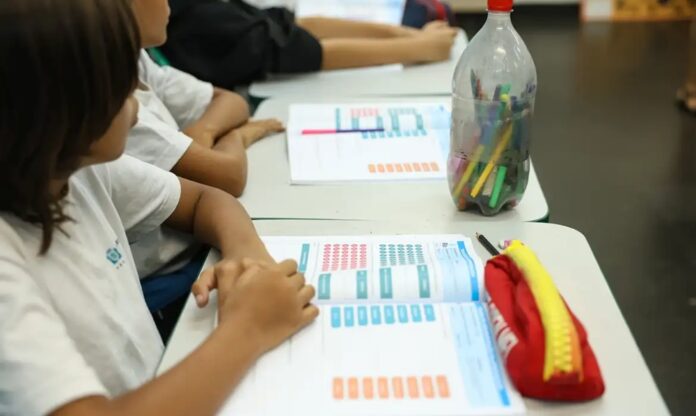Legislação institui programa de bolsas para incentivar formação de professores