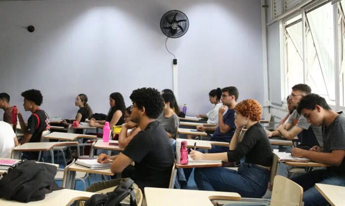 Sancionada lei que suspende prazo de concursos públicos em ano eleitoral