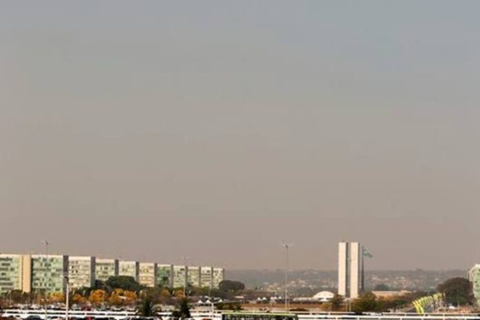 Defesa Civil faz alerta para queda na umidade do ar no Distrito Federal