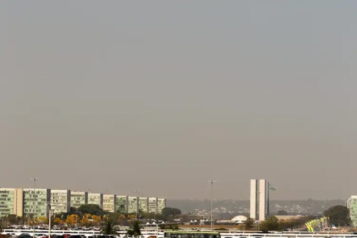 Inmet emite alerta para tempestades no DF