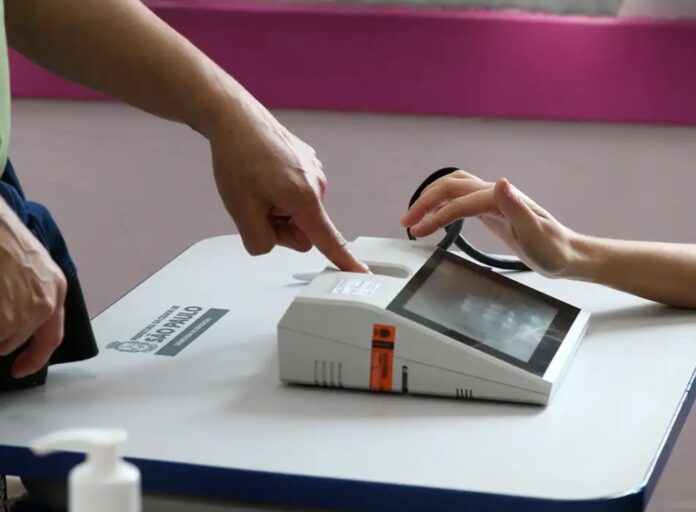 Eleitor sem biometria pode votar no segundo turno das eleições