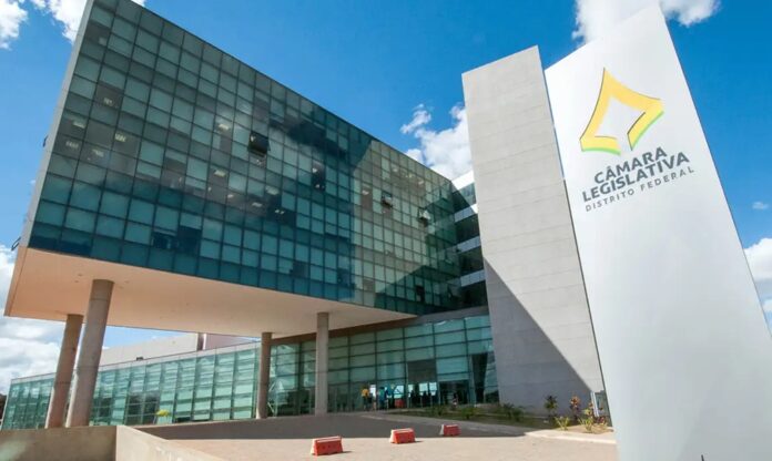 CLDF aprova marco legal de vans escolares