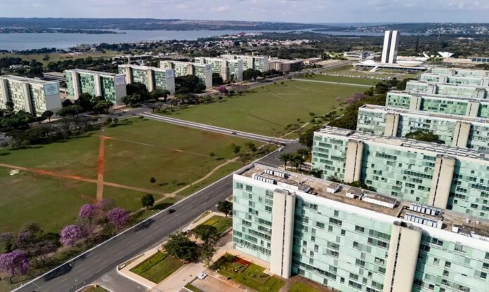 Governo federal transfere ponto facultativo do Dia do Servidor Público para sexta (30)