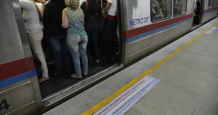 Metrô-DF terá horário ampliado e frota de dia útil no domingo de eleição